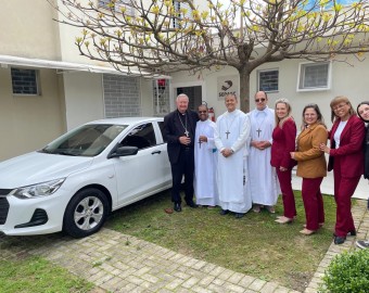 Diocese de Criciúma entrega veículo para projeto de ressocialização de egressos do sistema prisional