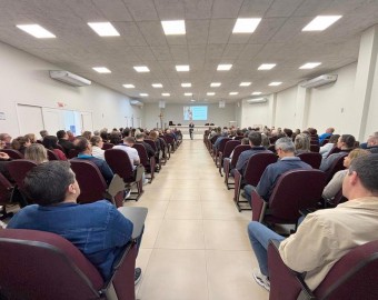 Encontro Diocesano reúne catequistas do Matrimônio em Araranguá