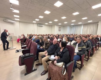 Encontro Diocesano reúne catequistas do Matrimônio em Araranguá