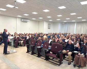 Encontro Diocesano reúne catequistas do Matrimônio em Araranguá