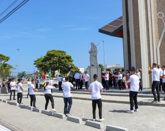 Caminhada pela vida e pela paz é realizada em Araranguá