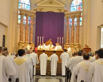 Santos Óleos são abençoados na Catedral São José