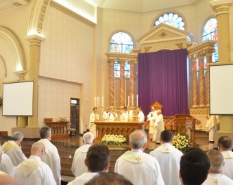 Santos Óleos são abençoados na Catedral São José