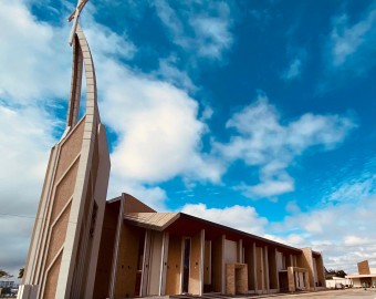 Paróquia Sagrada Família se prepara para reabrir sua Igreja Matriz