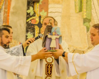 Imagem da Sagrada Família inicia peregrinação pela diocese 