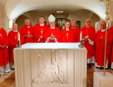 Bispos de Santa Catarina celebram a Eucaristia no Túmulo de São Pedro